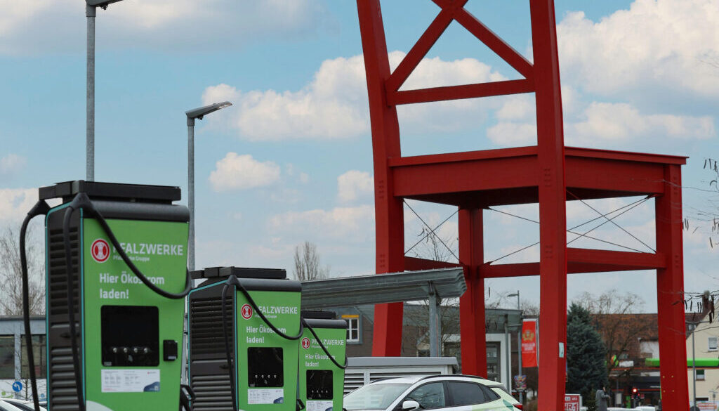 Schnellladepark_bei_XXXLutz_Neubert_in_Würzburg